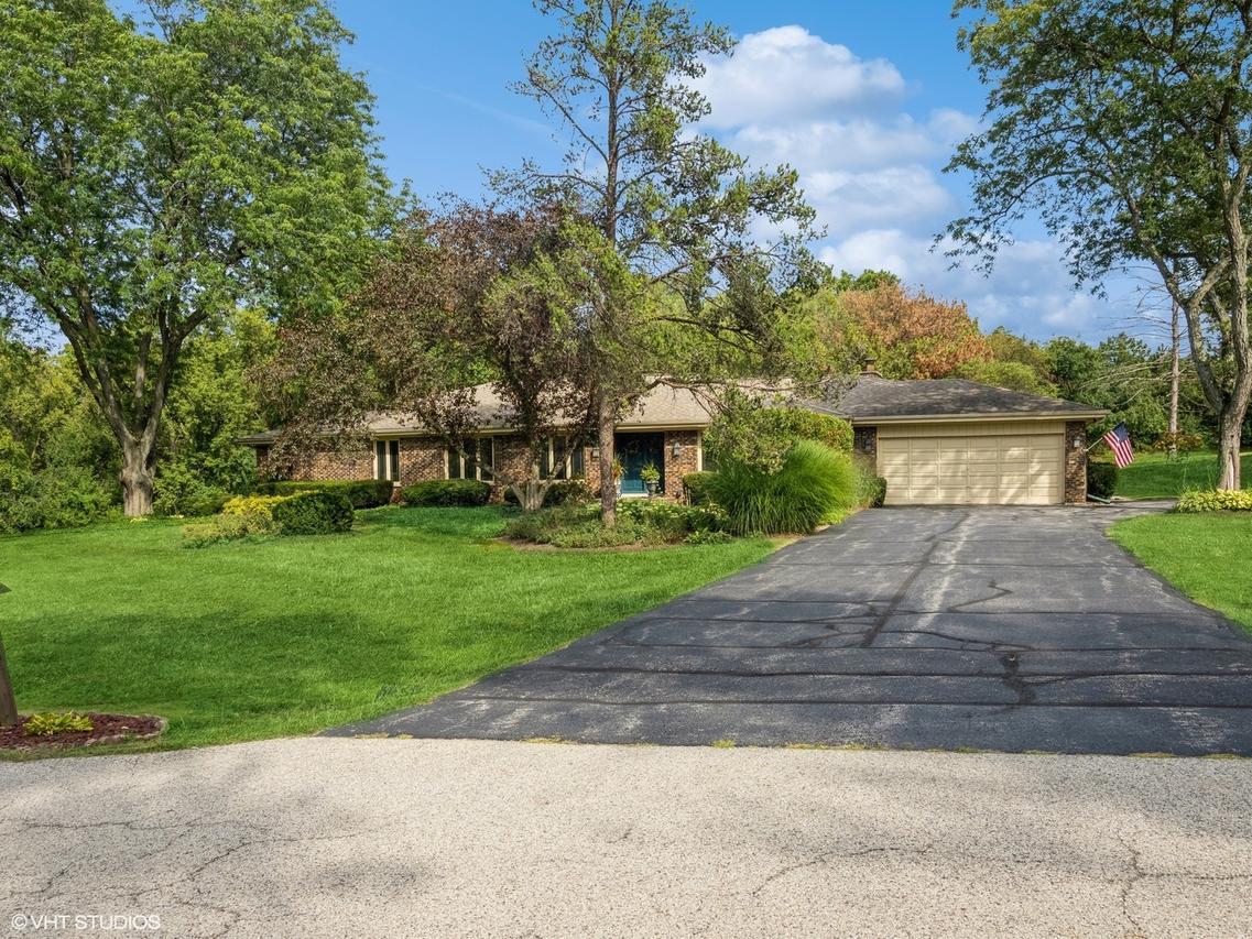2720 Red Barn Rd., Crystal Lake, IL 60012