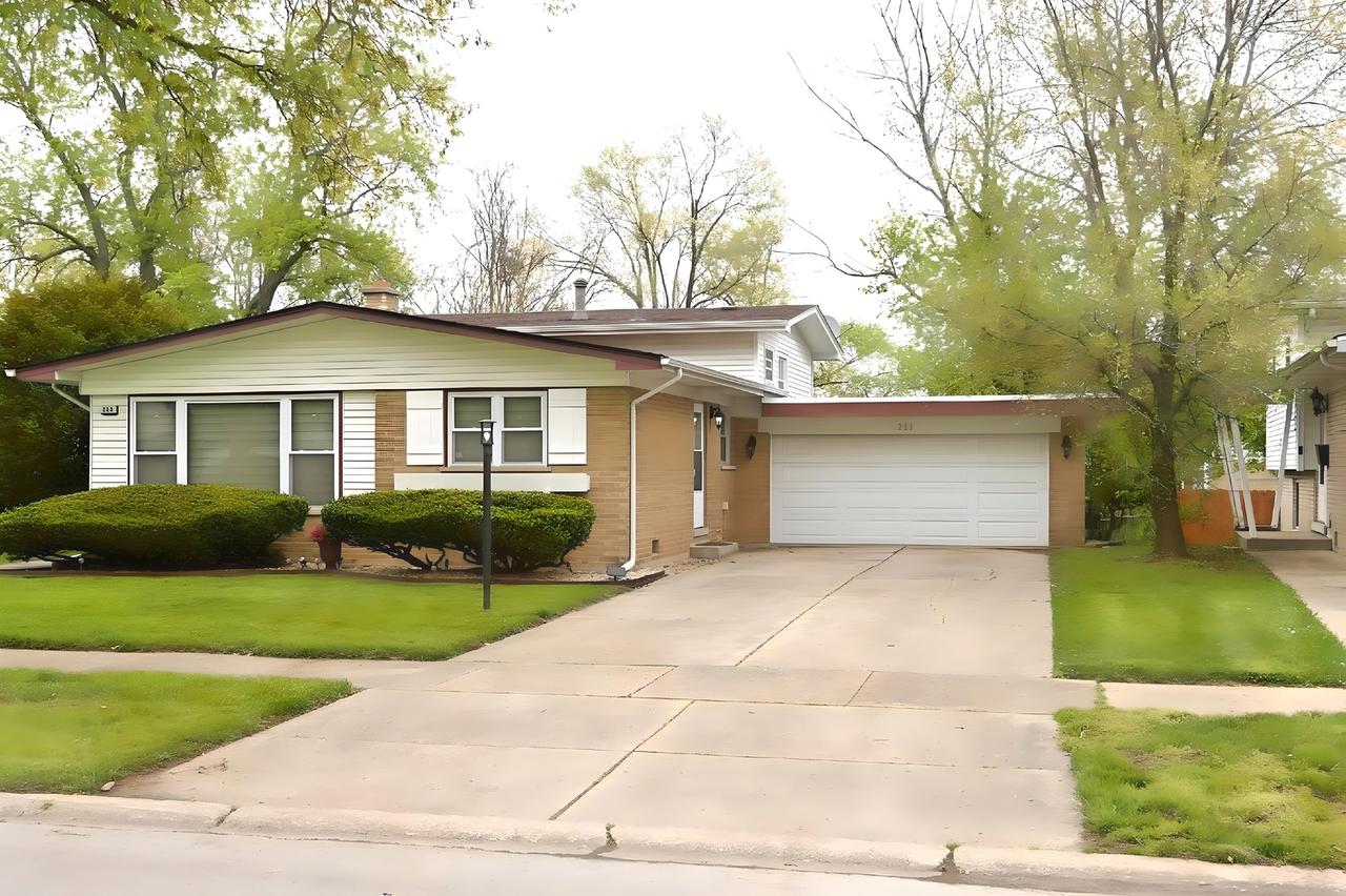 223 W Rainbow Dr., Glenwood, IL 60425