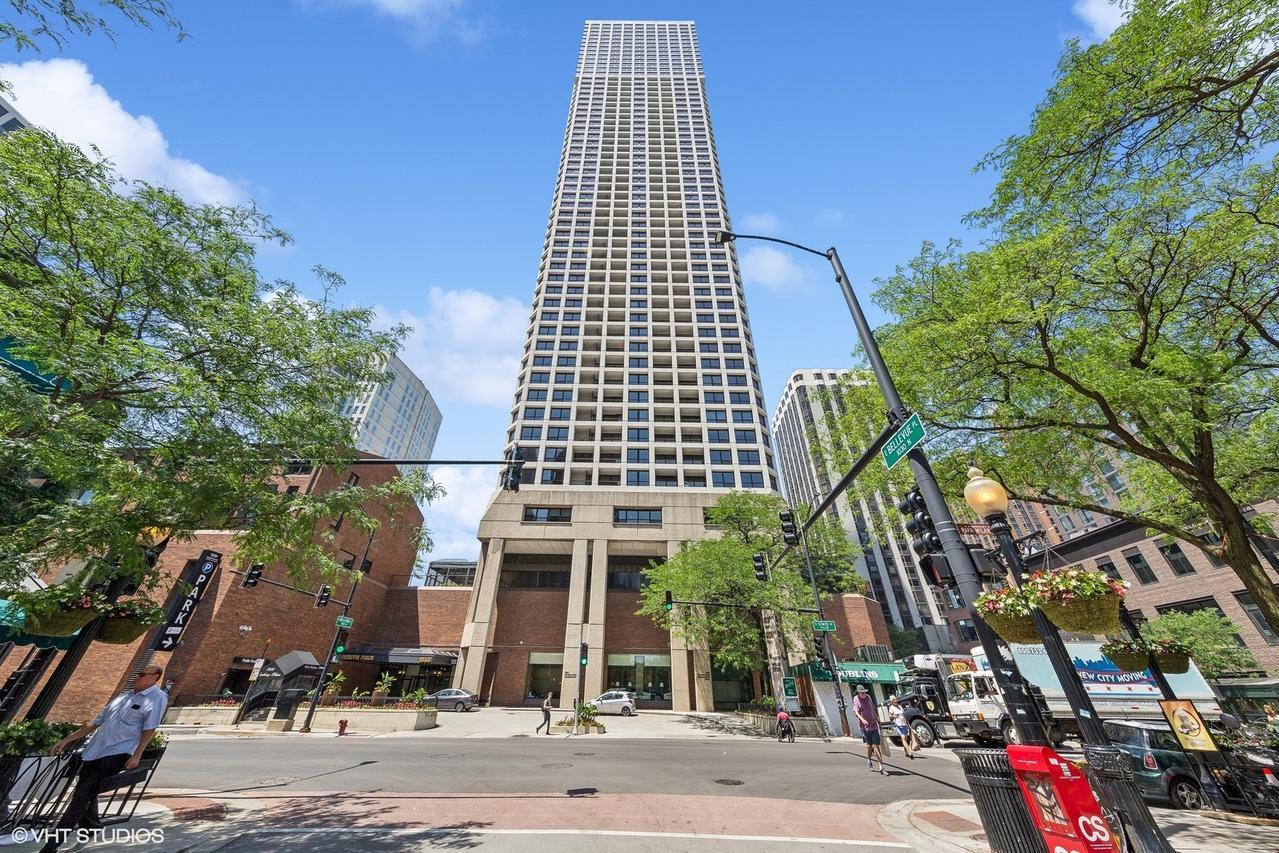1030 N State St. #13L, Chicago, IL 60610