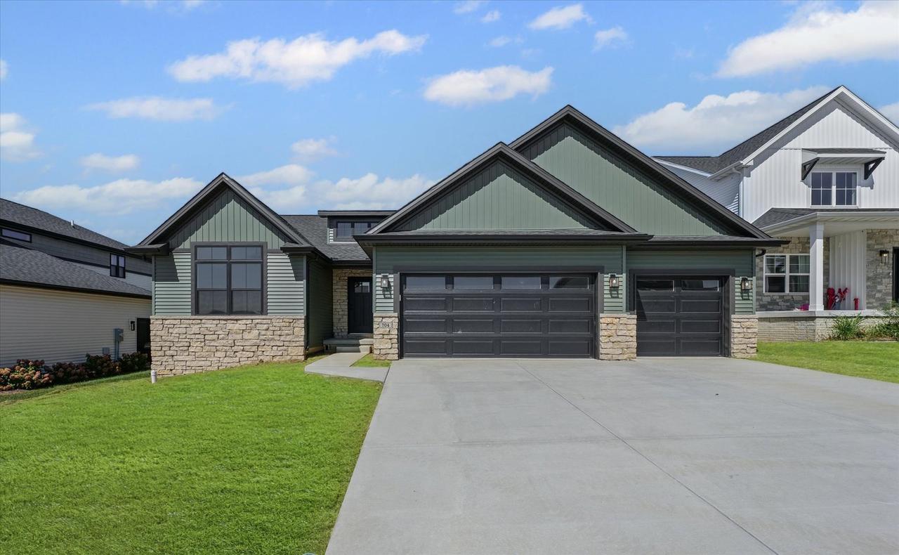 704 Isabella Dr., Mahomet, IL 61853