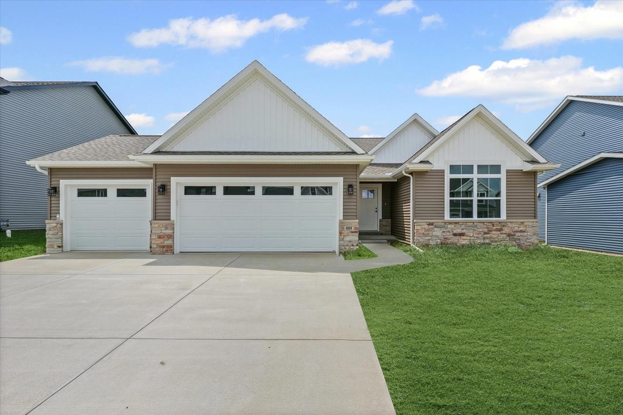 603 Wheatley Dr., Mahomet, IL 61853