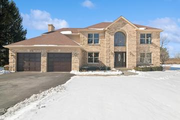 49 Seneca Ave., Hawthorn Woods, IL 60047