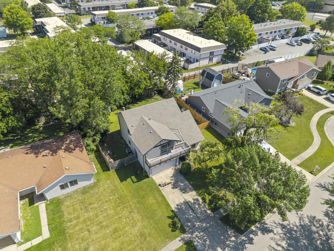 1183 Hialeah Ln., Hanover Park, IL 60133