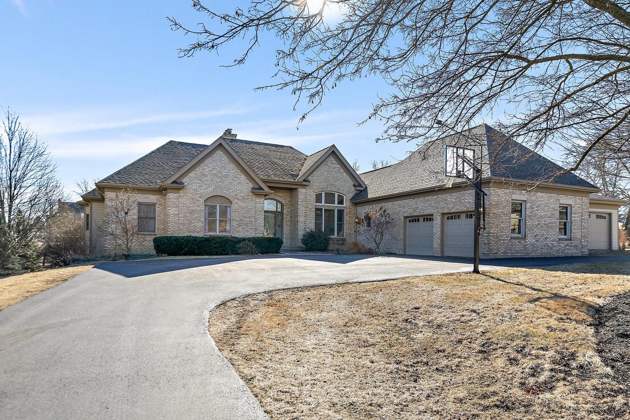 35W747 Valley View Rd., West Dundee, IL 60118