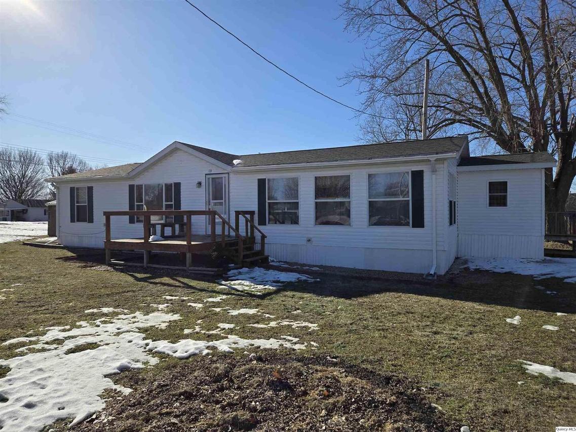 115 W First, Versailles, IL 62378