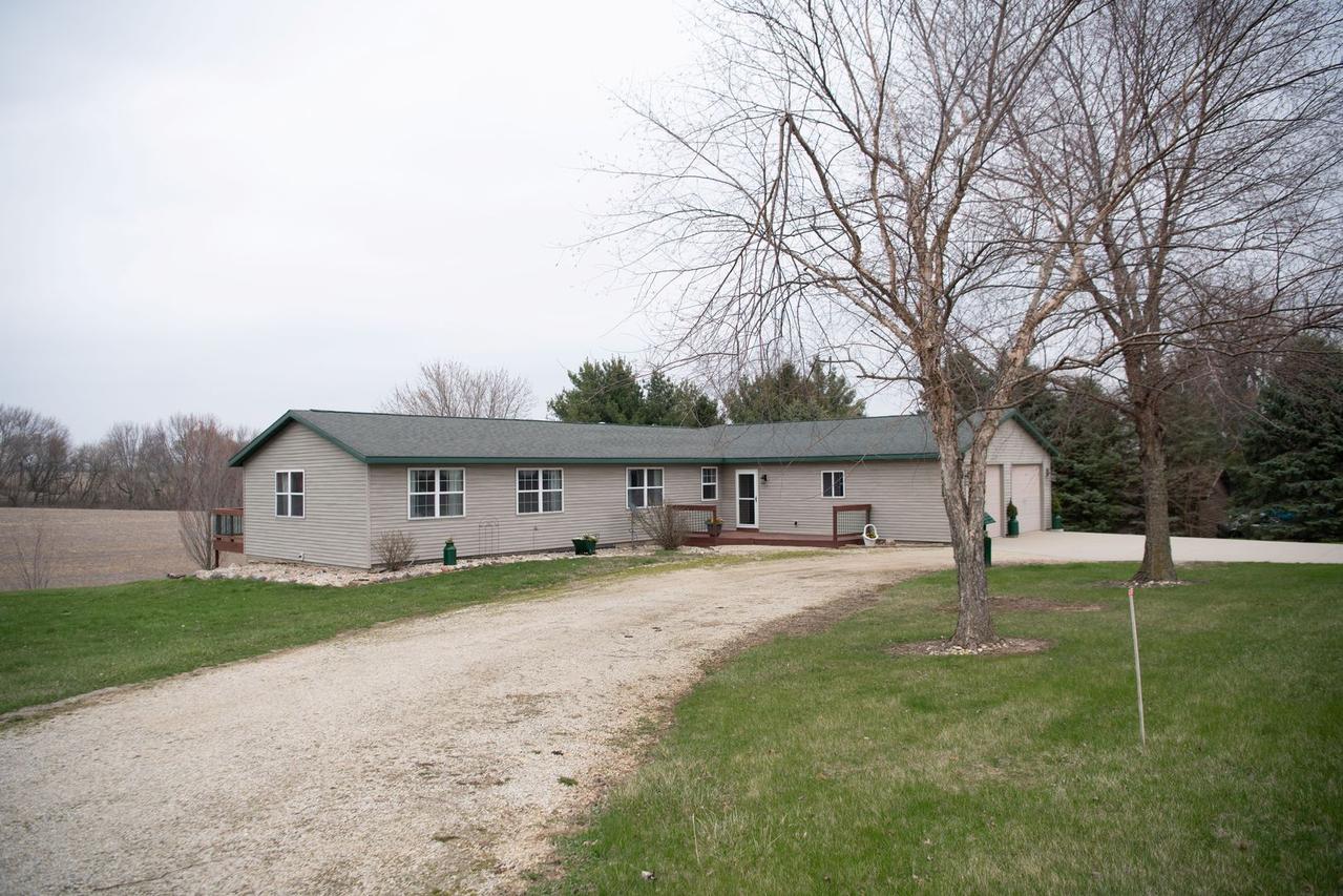 20532 Pilgrim Rd., Chadwick, IL 61014