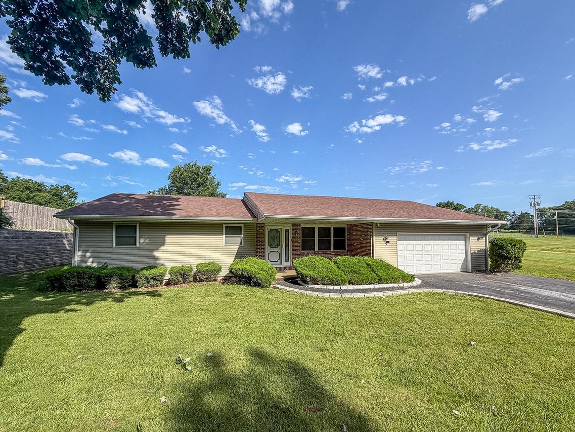3750 E Lake Shore Dr., Decatur, IL 62521