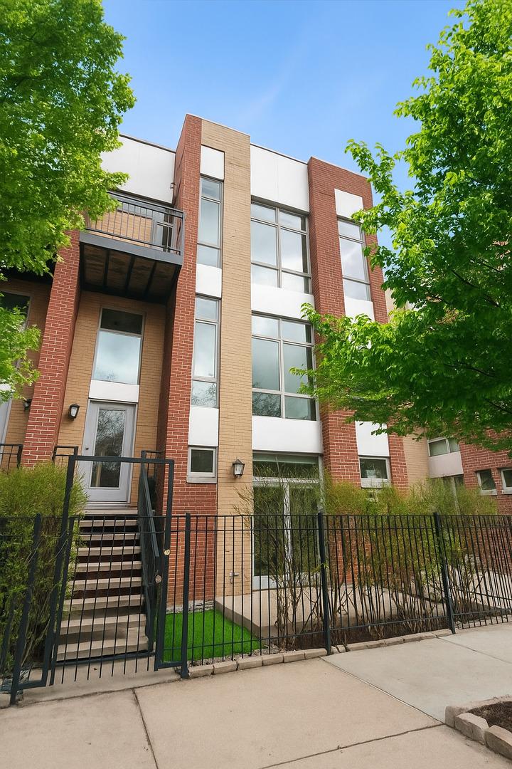 2823 N Oakley Ave. #D, Chicago, IL 60618