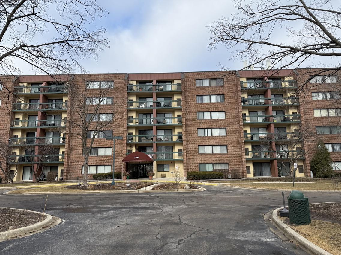 1840 Huntington Blvd. #601, Hoffman Estates, IL 60169