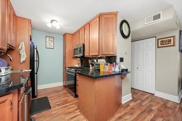 12B Kingery Quarter #207, Willowbrook, IL 60527