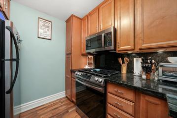 12B Kingery Quarter #207, Willowbrook, IL 60527