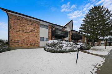 12B Kingery Quarter #207, Willowbrook, IL 60527
