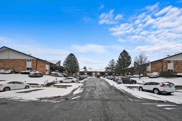 12B Kingery Quarter #207, Willowbrook, IL 60527