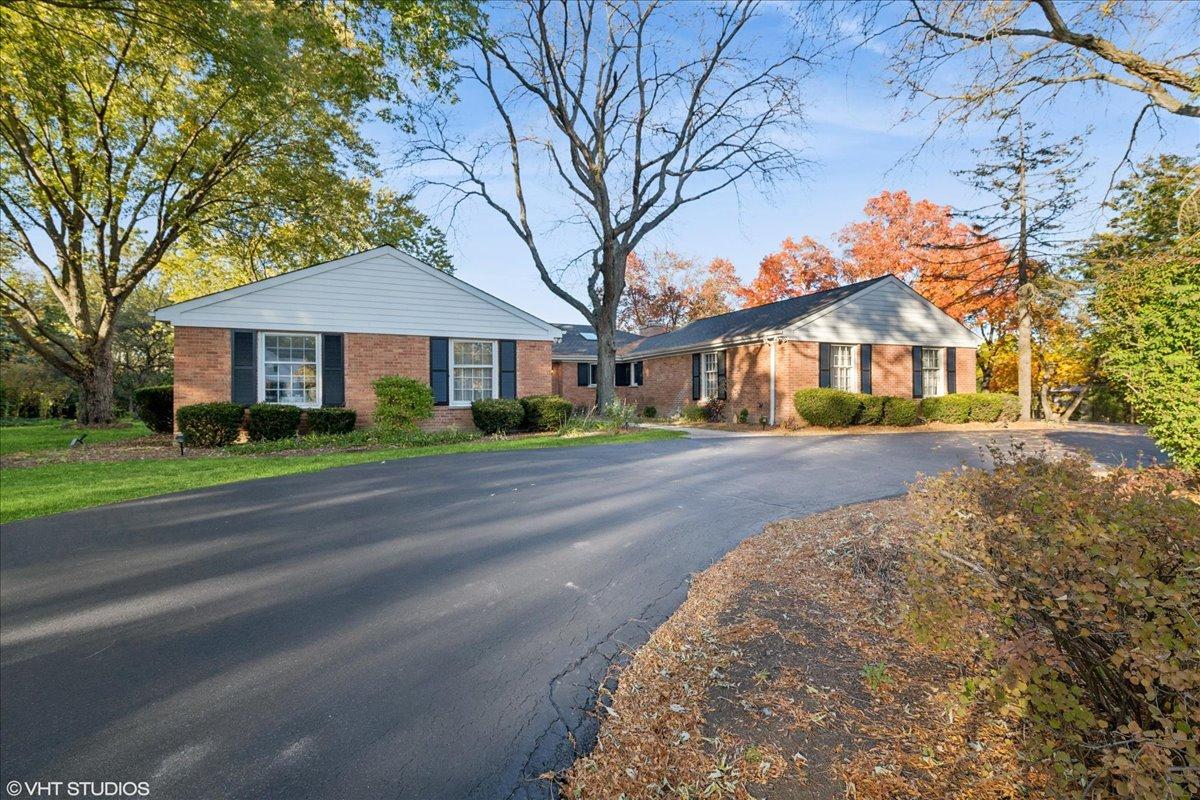 1680 Pheasant Tr., Inverness, IL 60067