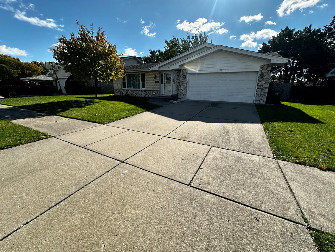 1229 E 165th Pl., South Holland, IL 60473