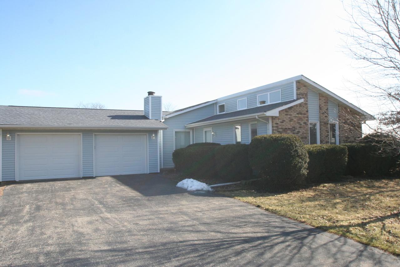 1242 Pleasant View Ct., Deer Creek, IL 61733