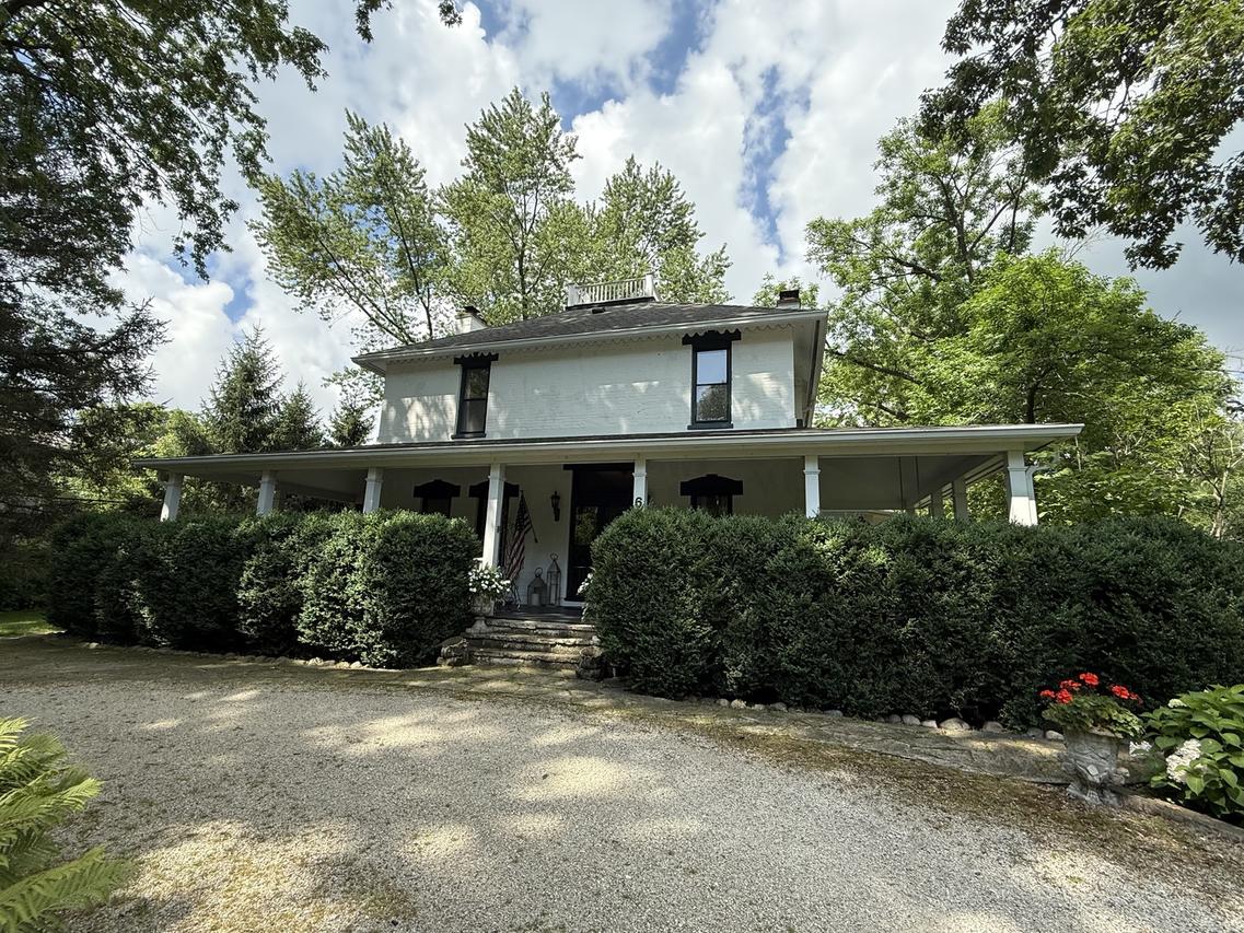 666 Maple Ave., Lake Bluff, IL 60044