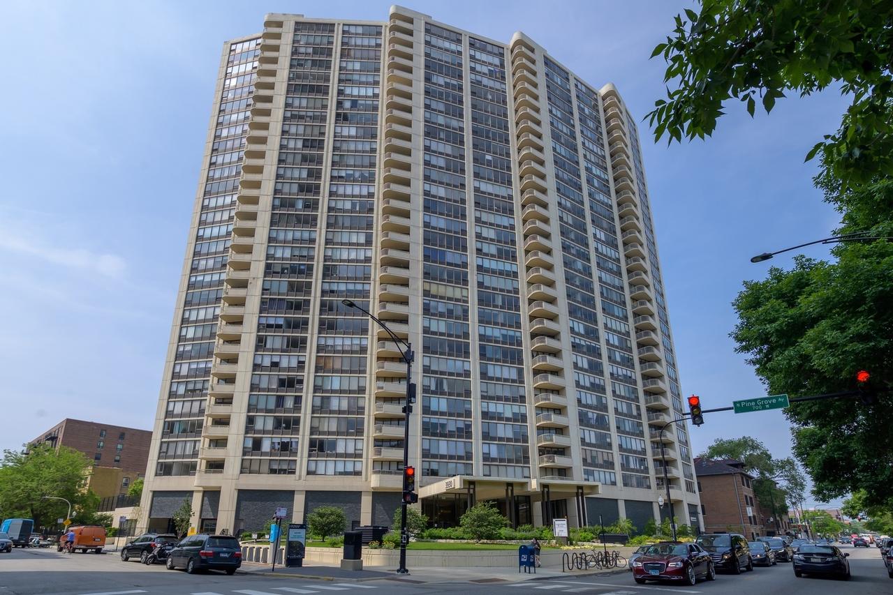 3930 N Pine Grove Ave. #2716, Chicago, IL 60613