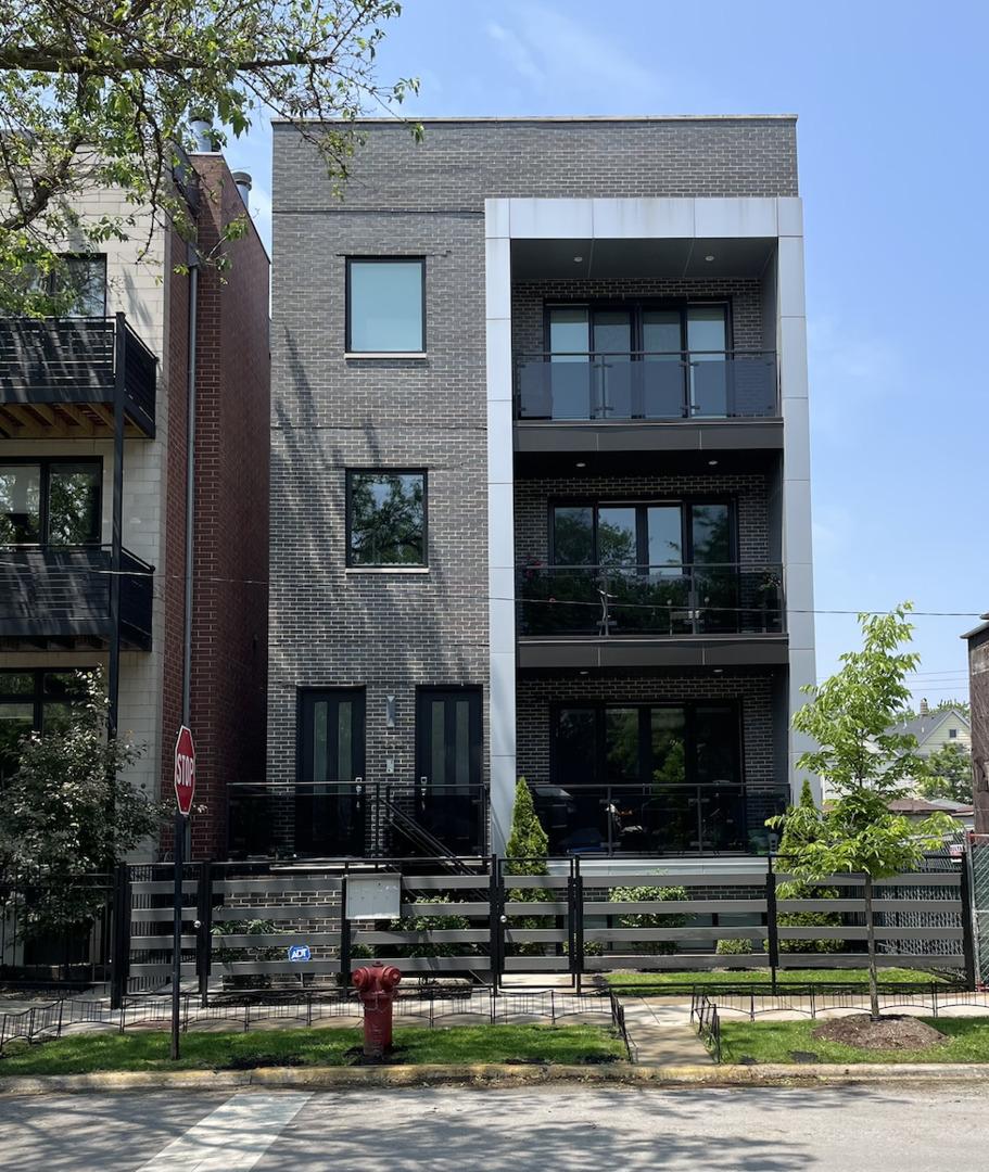 1834 N Rockwell St. #1R, Chicago, IL 60647