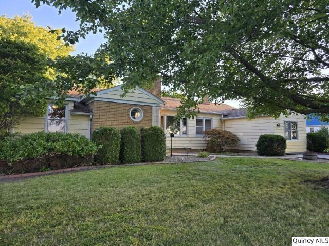 825 Augusta Rd., Carthage, IL 62321