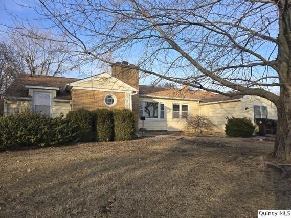 825 Augusta Rd., Carthage, IL 62321