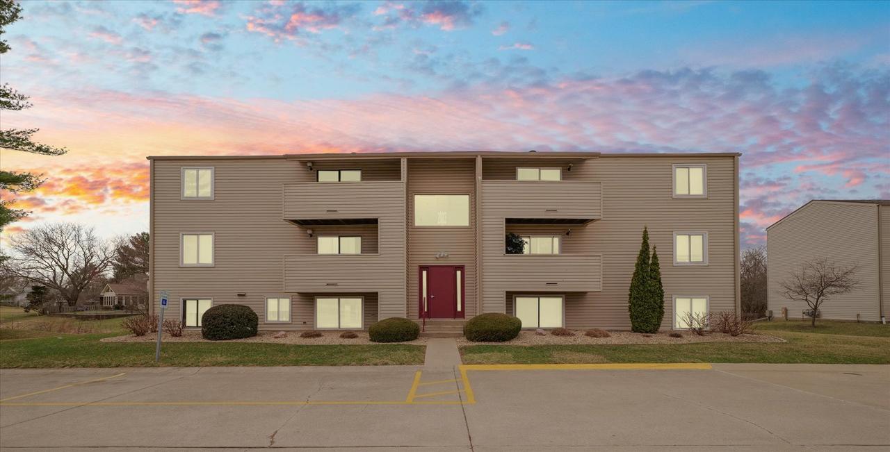2003 S Mattis Ave. #E, Champaign, IL 61821