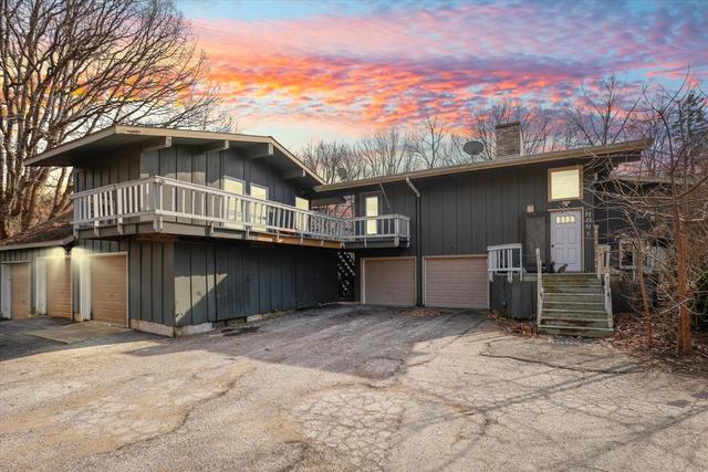 14510 Whispering Oaks, Charleston, IL 61920