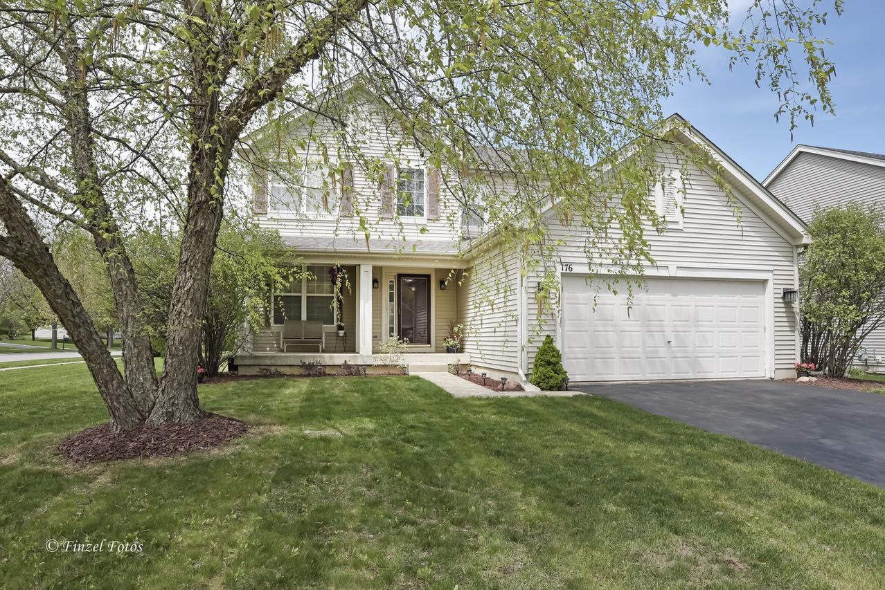 176 Boulder Ct., Gilberts, IL 60136