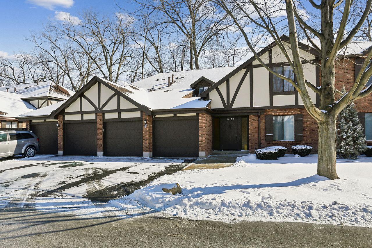 11121 Cottonwood Dr. #9D, Palos Hills, IL 60465