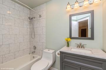 814 Kalamazoo Cir., Vernon Hills, IL 60061