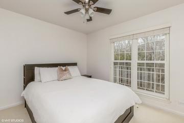 814 Kalamazoo Cir., Vernon Hills, IL 60061