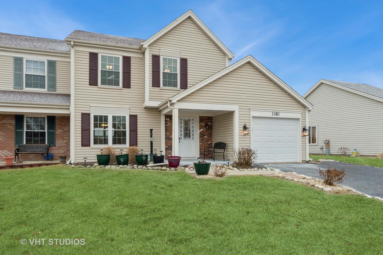 1301 Trinity Dr., Carol Stream, IL 60188