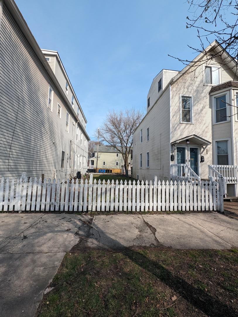 3057 N Leavitt St., Chicago, IL 60618