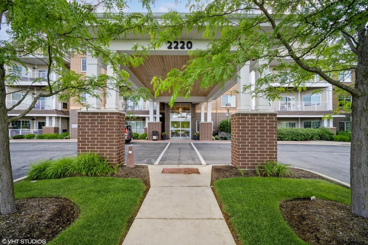 2220 Founders Dr. #116, Northbrook, IL 60062