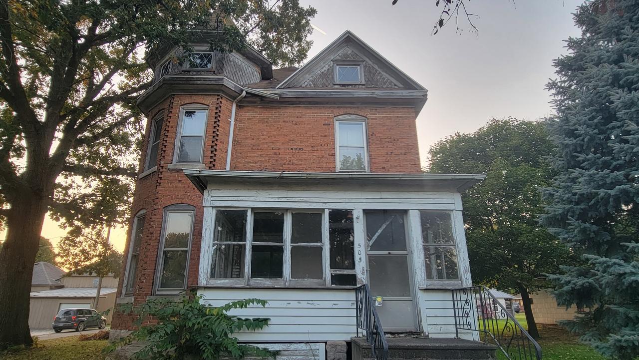 505 Paddock Ave., Ashton, IL 61006