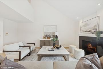 195 Briarwood Loop, Oak Brook, IL 60523