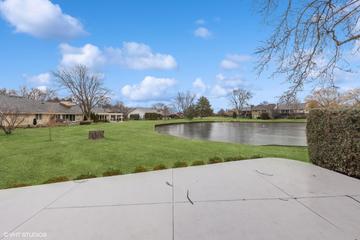 195 Briarwood Loop, Oak Brook, IL 60523