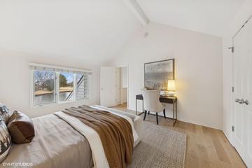 195 Briarwood Loop, Oak Brook, IL 60523