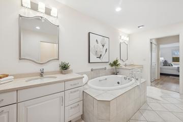 195 Briarwood Loop, Oak Brook, IL 60523