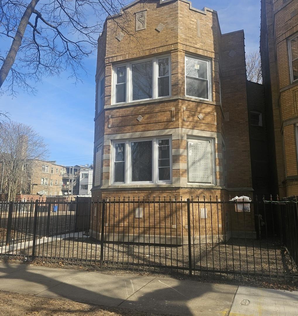7827 S Kingston Ave., Chicago, IL 60649