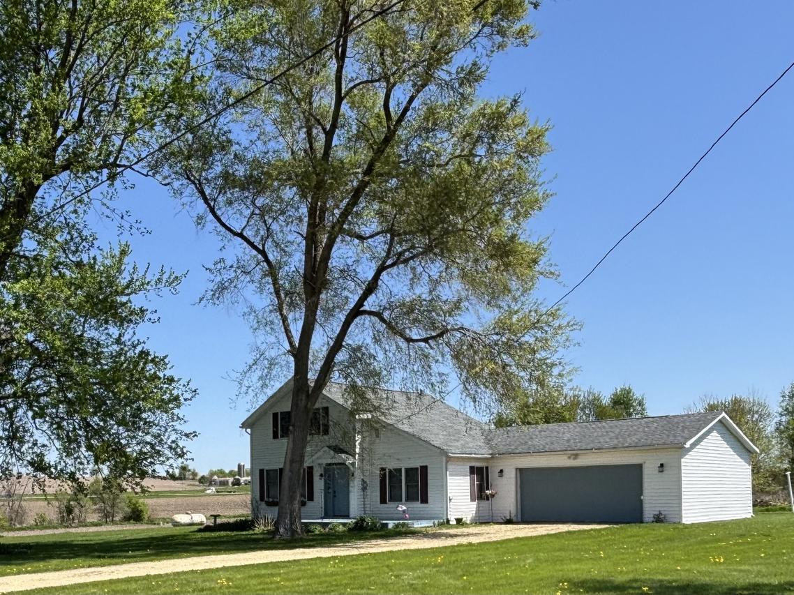 2077 S Browns Mill Rd., Freeport, IL 61032