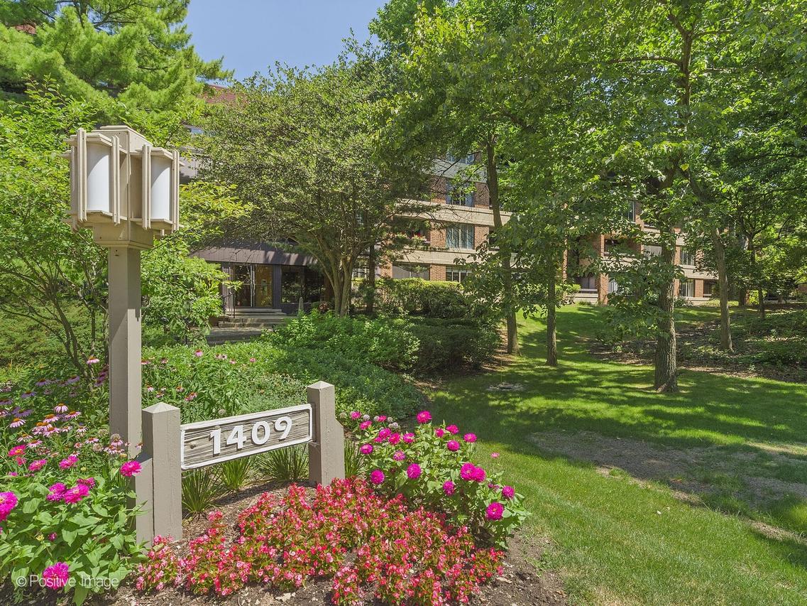1409 Burr Oak Rd. #112A, Hinsdale, IL 60521