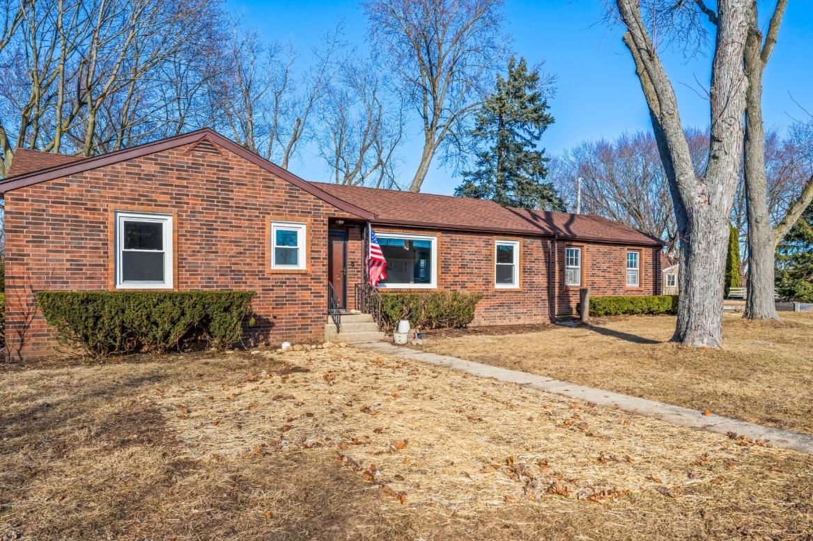 547 Reese Ave., East Dundee, IL 60118