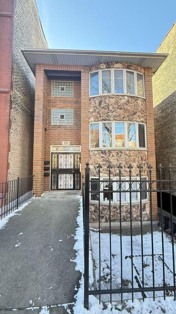 251 W 24th St. #1, Chicago, IL 60616