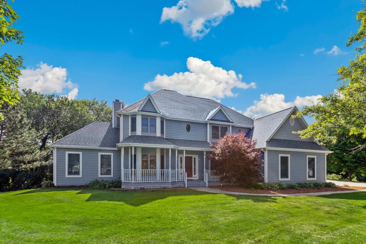 301 Fieldstone Ln., Dixon, IL 61021