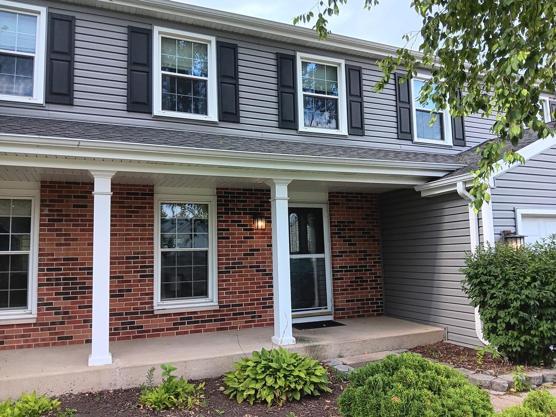 1024 Confederation Dr., Bartlett, IL 60103