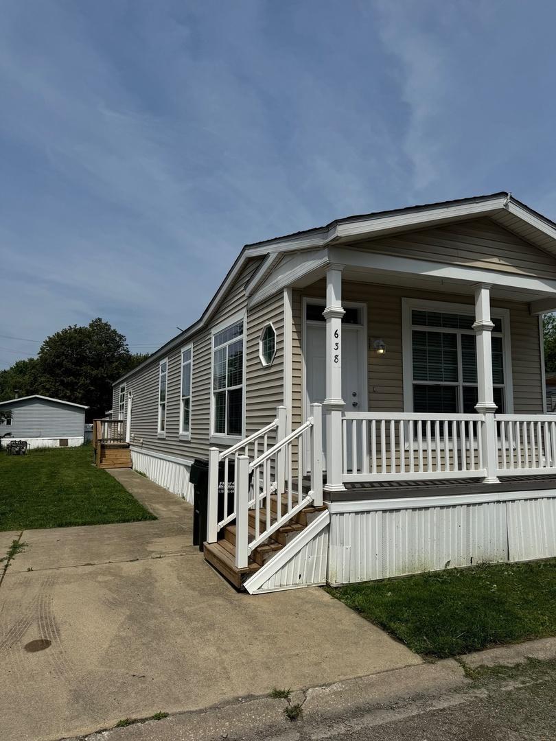 638 Sterling West Dr., Justice, IL 60458