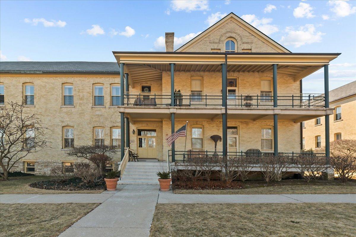 324 Leonard Wood Rd. #203, Highland Park, IL 60035