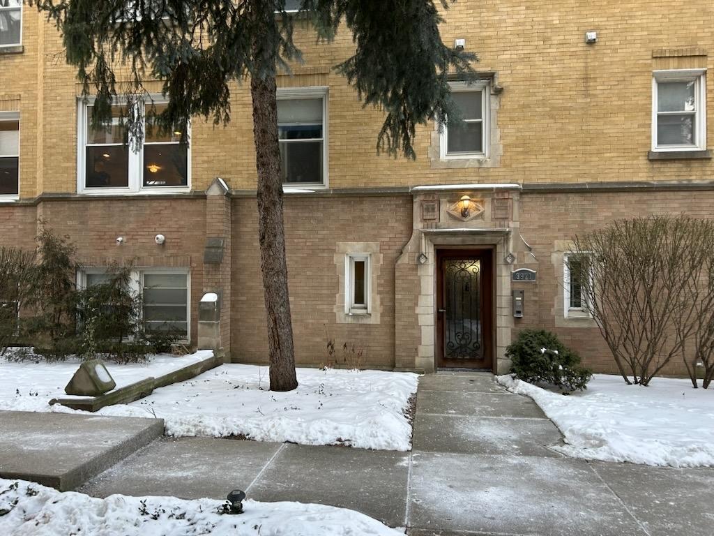 3921 W Addison St. #1B, Chicago, IL 60618
