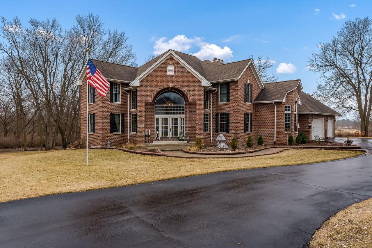 9062 Forest Ridge Dr., Roscoe, IL 61073